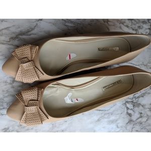 BCBGeberation Size 13 nude leather wedges
